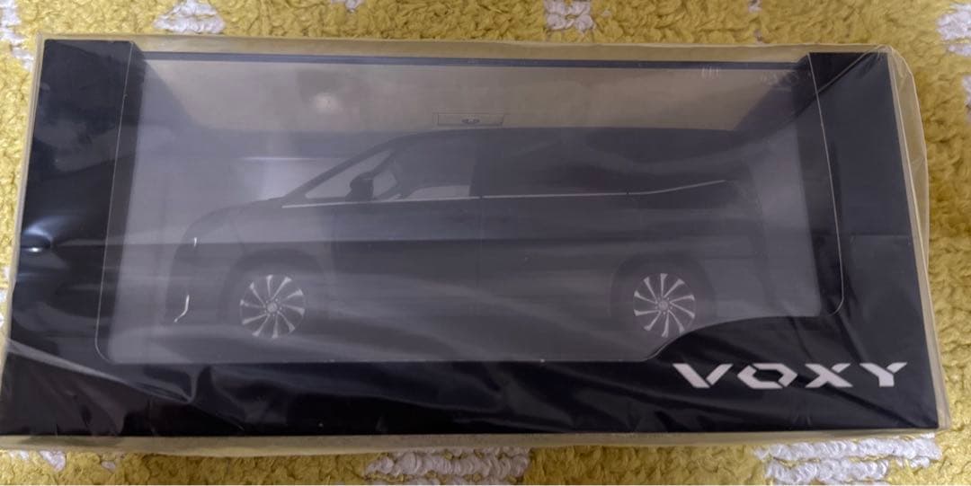 新型ヴォクシー80ミニカー　黒