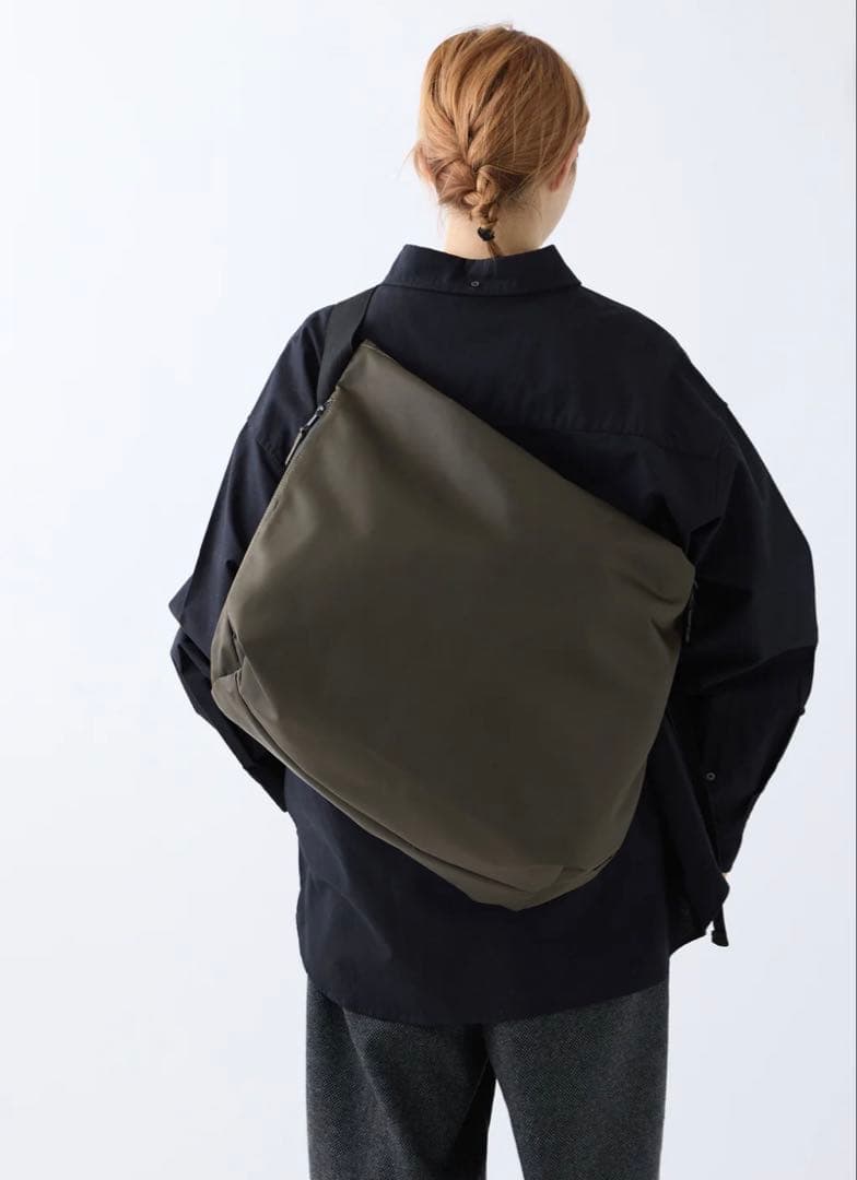 meltum ナイロンメッセンジャーバック（KHAKI GREY） meltum - 【残り一点】Nylon Messenger Bag | ACRMTSM ONLINE STORE