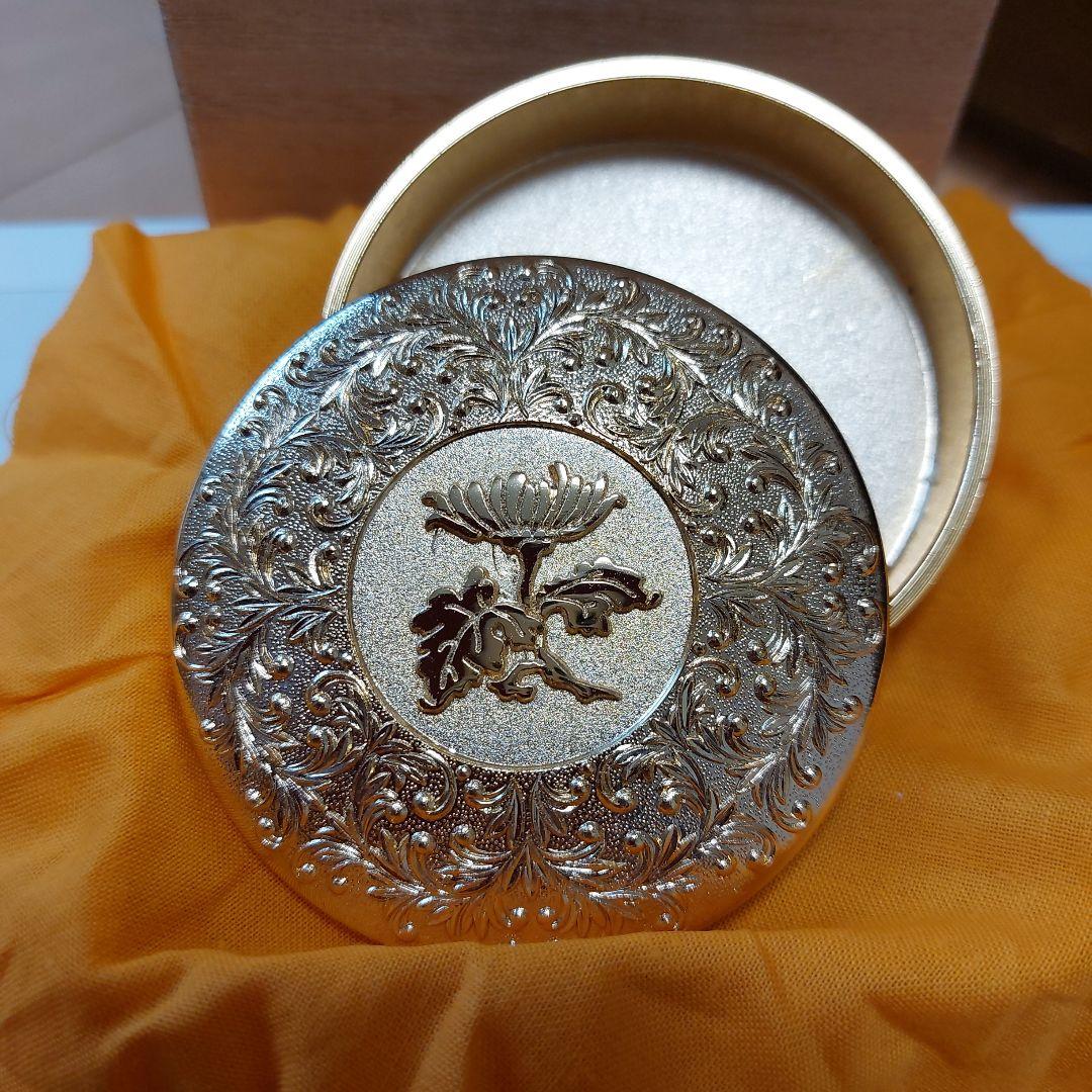 美品】皇居限定 菊葉小箱 ボンボニエール 金色 - メルカリ
