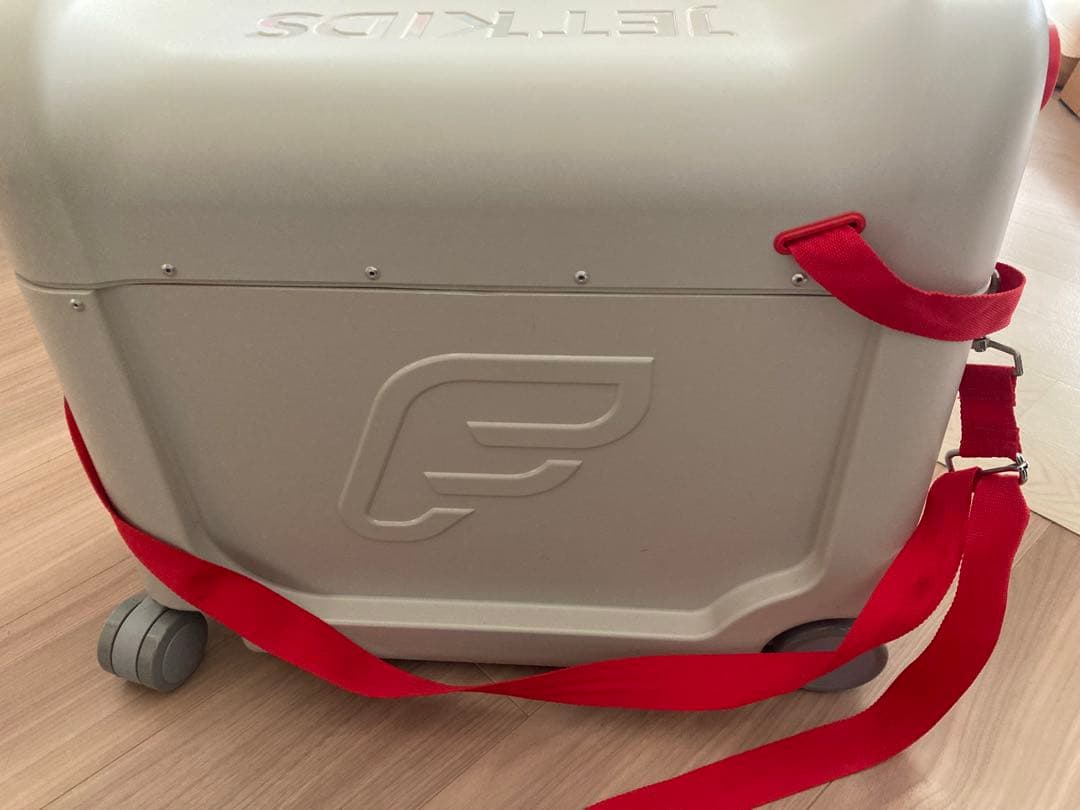 ジェットキッズ Ride-on Suitcase for Kids | Jetkids™ BedBox™ by Stokke® | Stokke