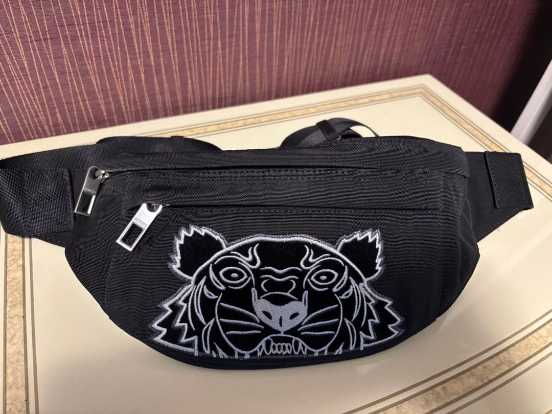 KENZO ブラック ボディバッグ Tiger 限定品