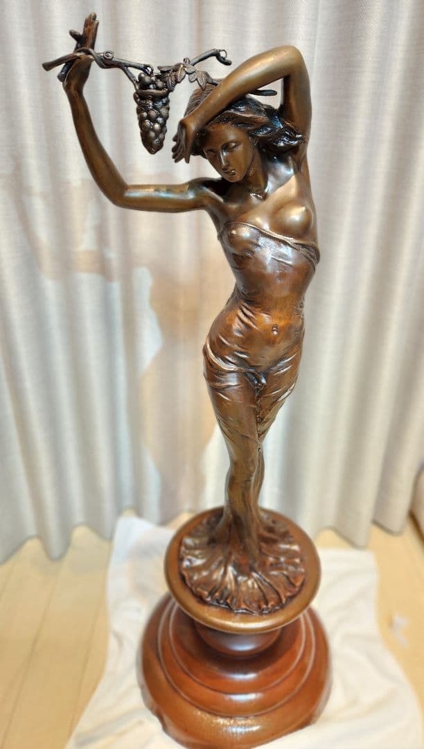 アンティーク ブロンズ像 裸婦 [葡萄をかざした少女] インテリア 置物