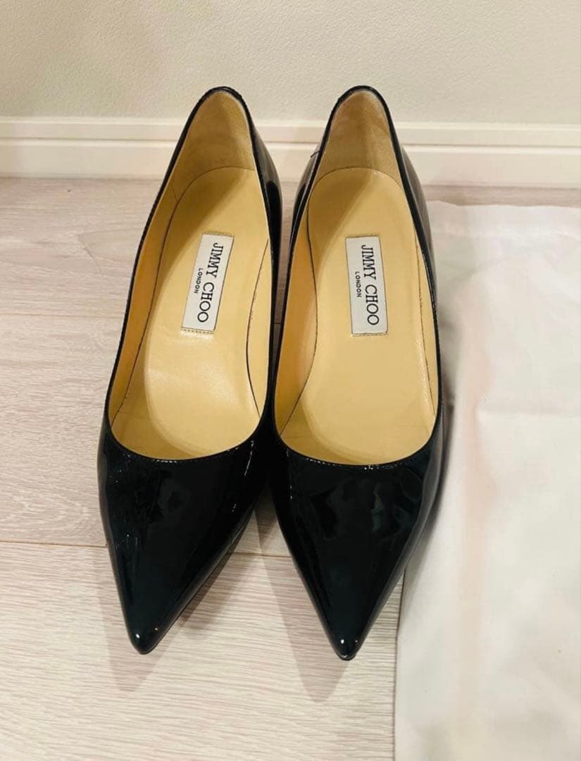 JIMMY CHOO ポインテッドトゥ　パテントパンプス
