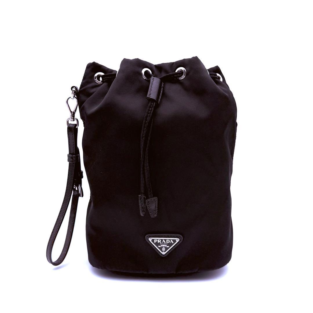 【良品】PRADA プラダ　RE-NYLON 巾着ポーチ　三角ロゴ　サフィアーノ セール】プラダ三角ロゴTESSUTOナイロン巾着ポーチ☆1NA369 (PRADA