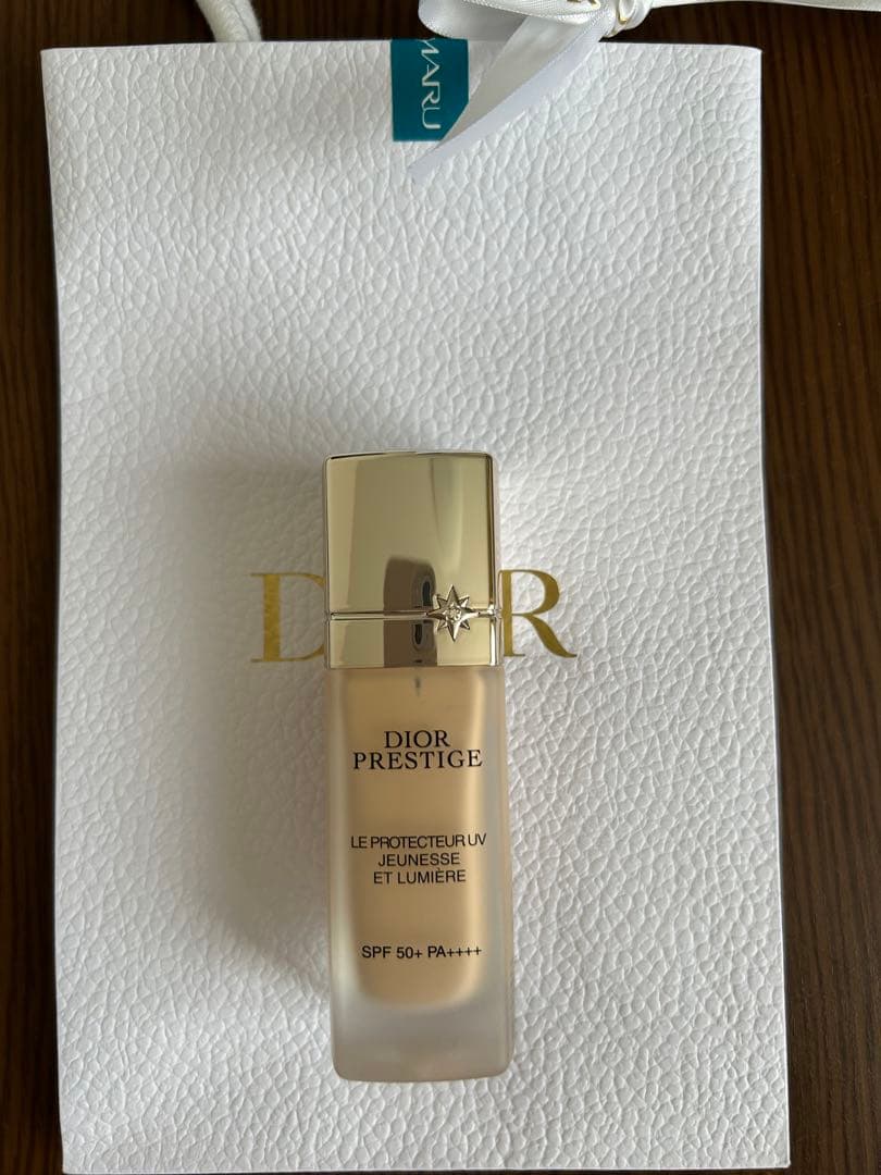 Dior プレステージ ホワイト ル プロテクター UV ルミエール BB 01 DIOR】 プレステージ ホワイト ル プロテクター UV ルミエール (SPF50