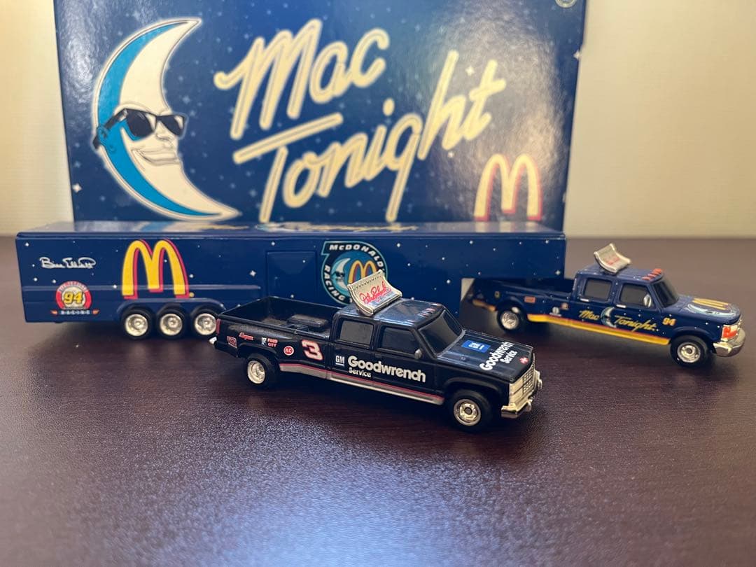 ミニカー トレーラー　Ford Dually&Trailer 1/64