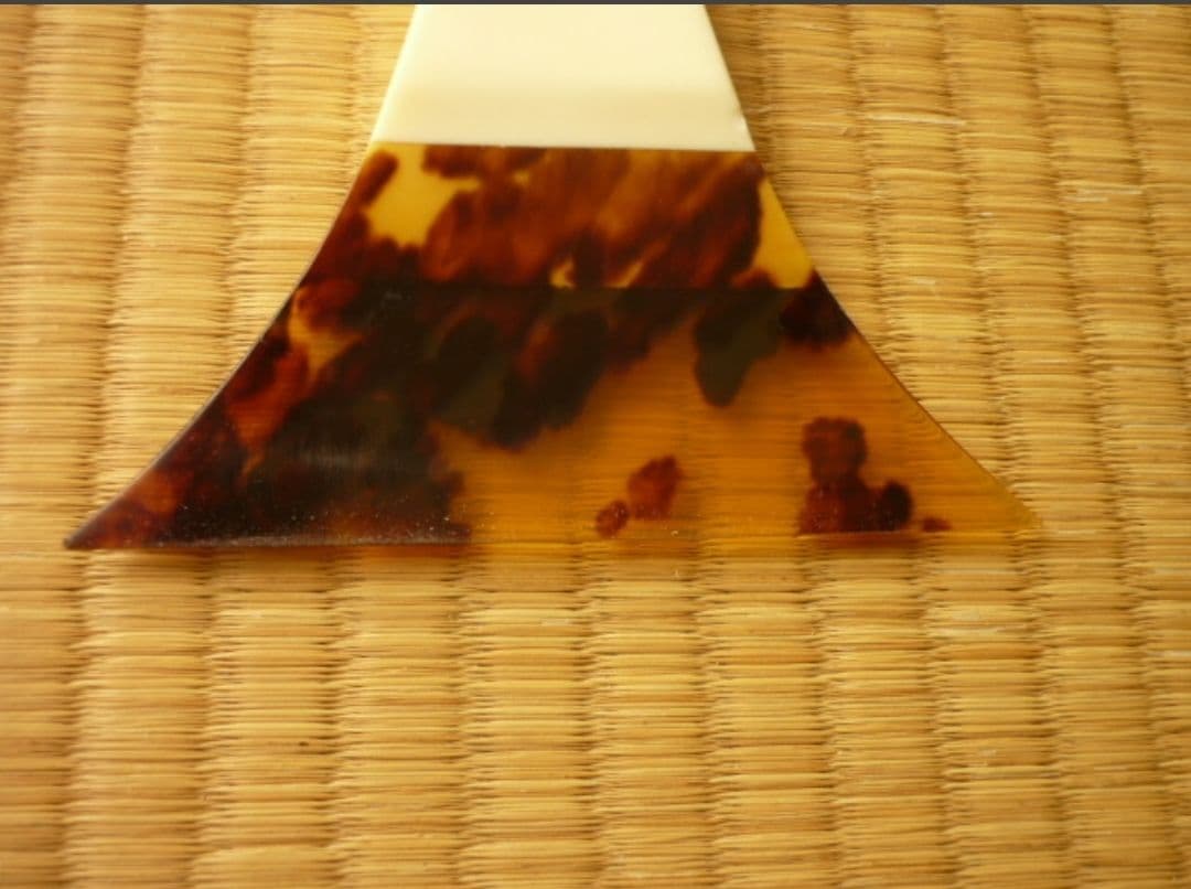 三味線 撥 鼈甲 1枚甲　開き 11.8cm　 重さ190ｇ