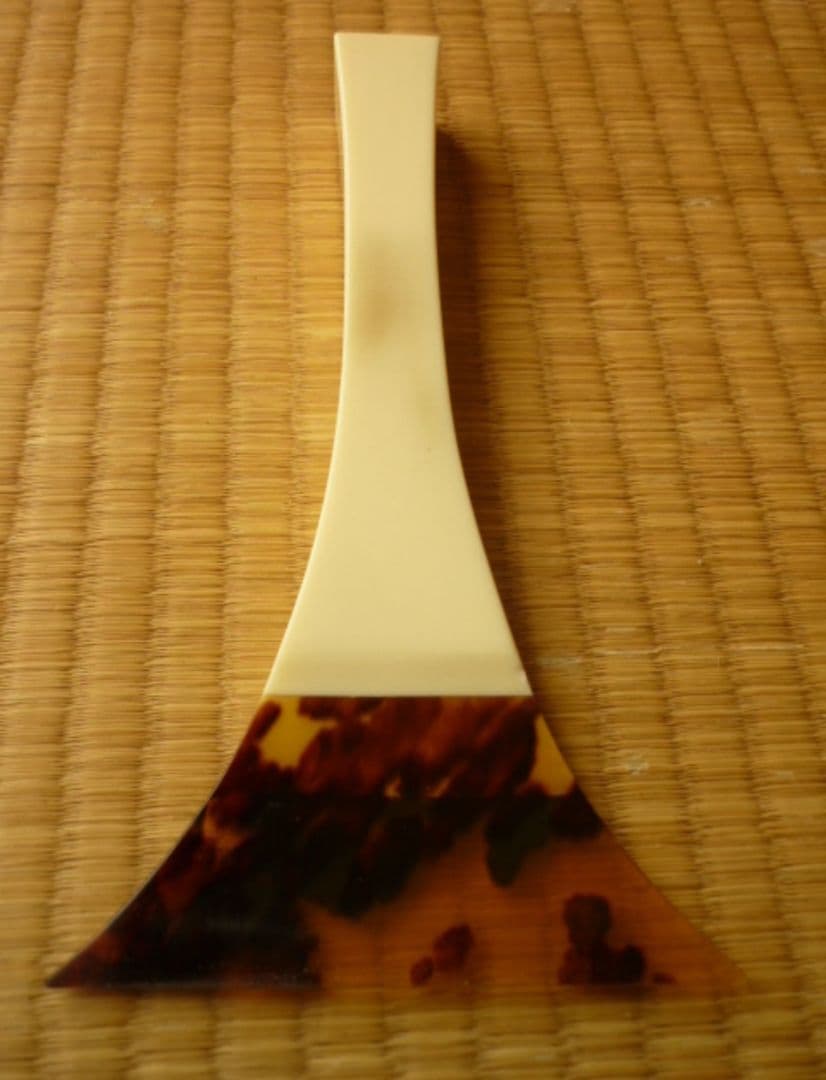 三味線 撥 鼈甲 1枚甲　開き 11.8cm　 重さ190ｇ