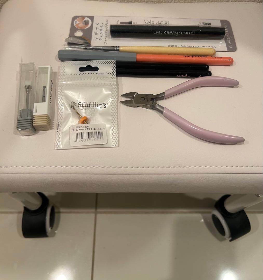ネイル用品(椅子,筆,ビット,ニッパーなど)