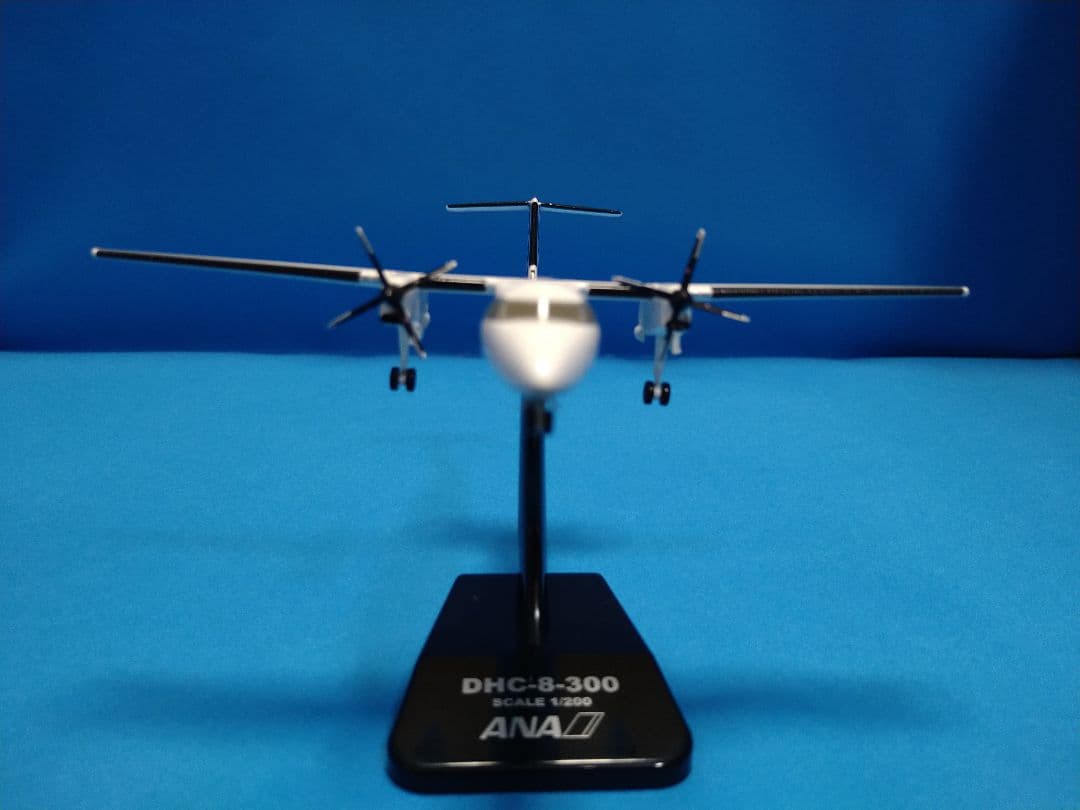 ANA全日空 DHC-8-300 JA801K 1/200