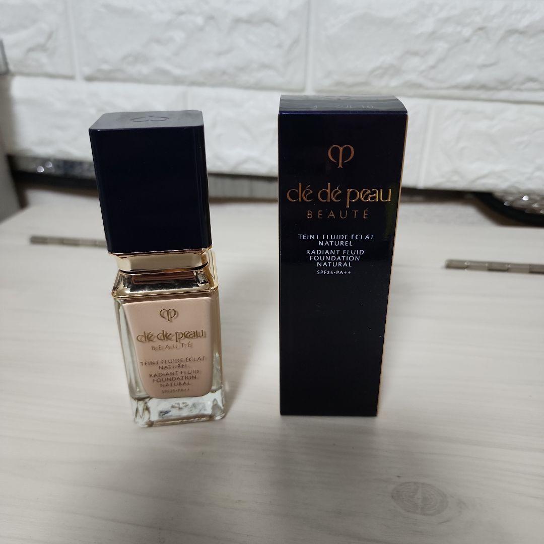 クレ・ド・ポー ボーテ　タンフリュイドエクラ ナチュレル　オークル10