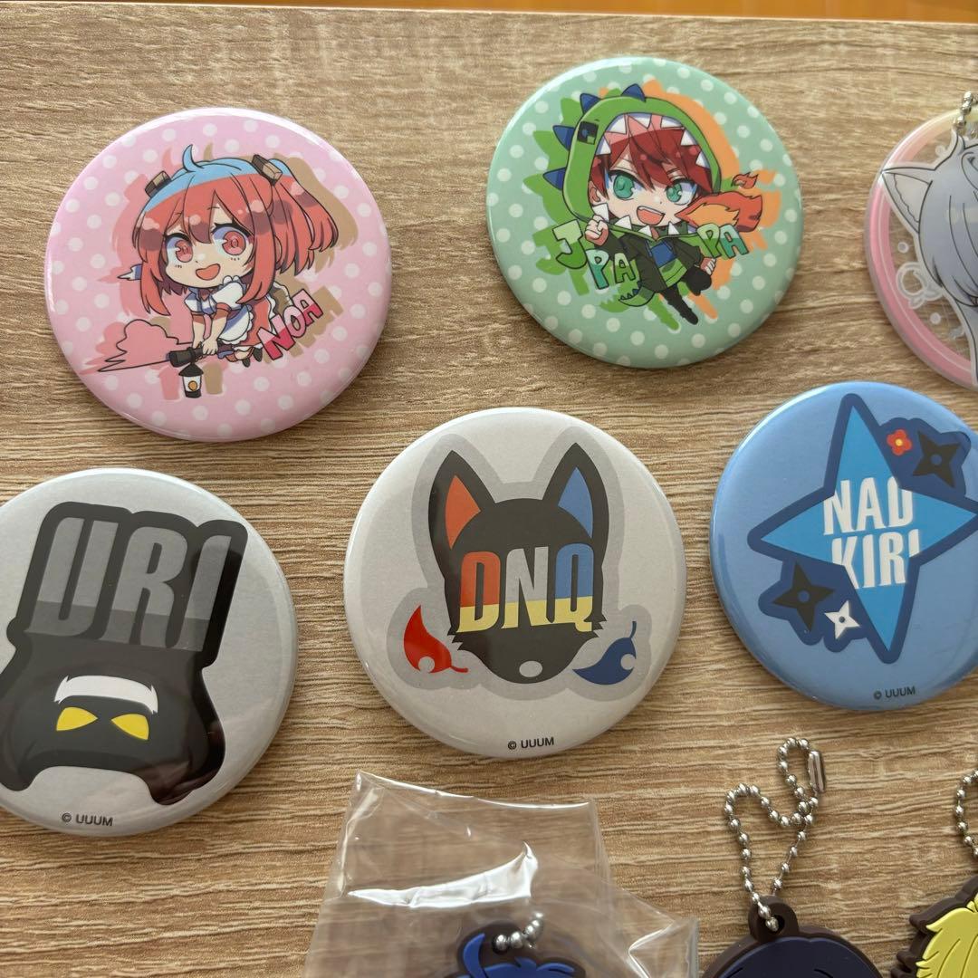 カラフルピーチグッズ からぴち まとめ売り 缶バッジ キーホルダー 等