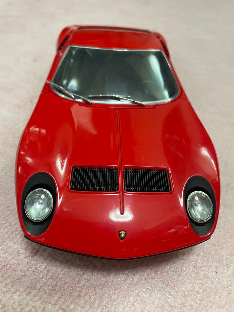 ランボルギーニミウラ、フェラーリ1/18ミニカー（2台）