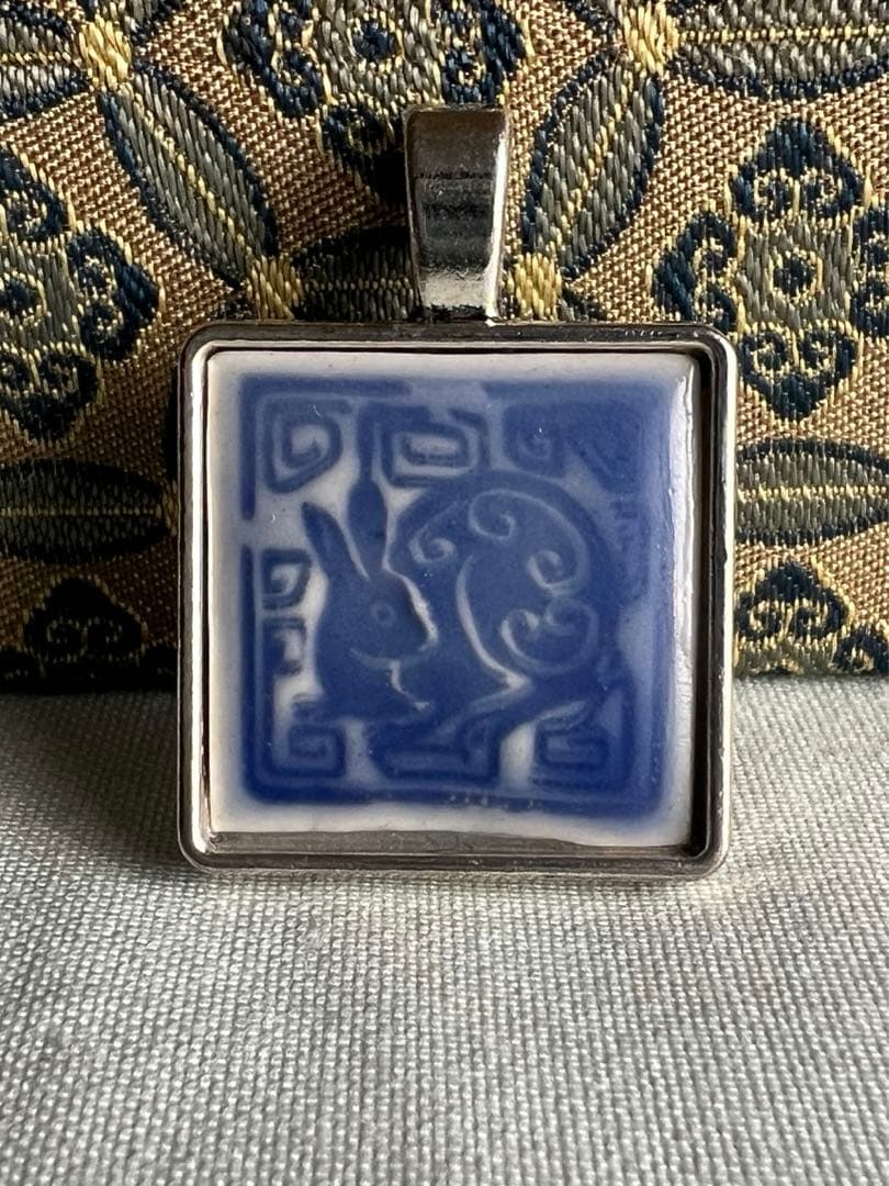 文創 古陶片リメイク 十二支ペンダント〈卯・ウサギ〉