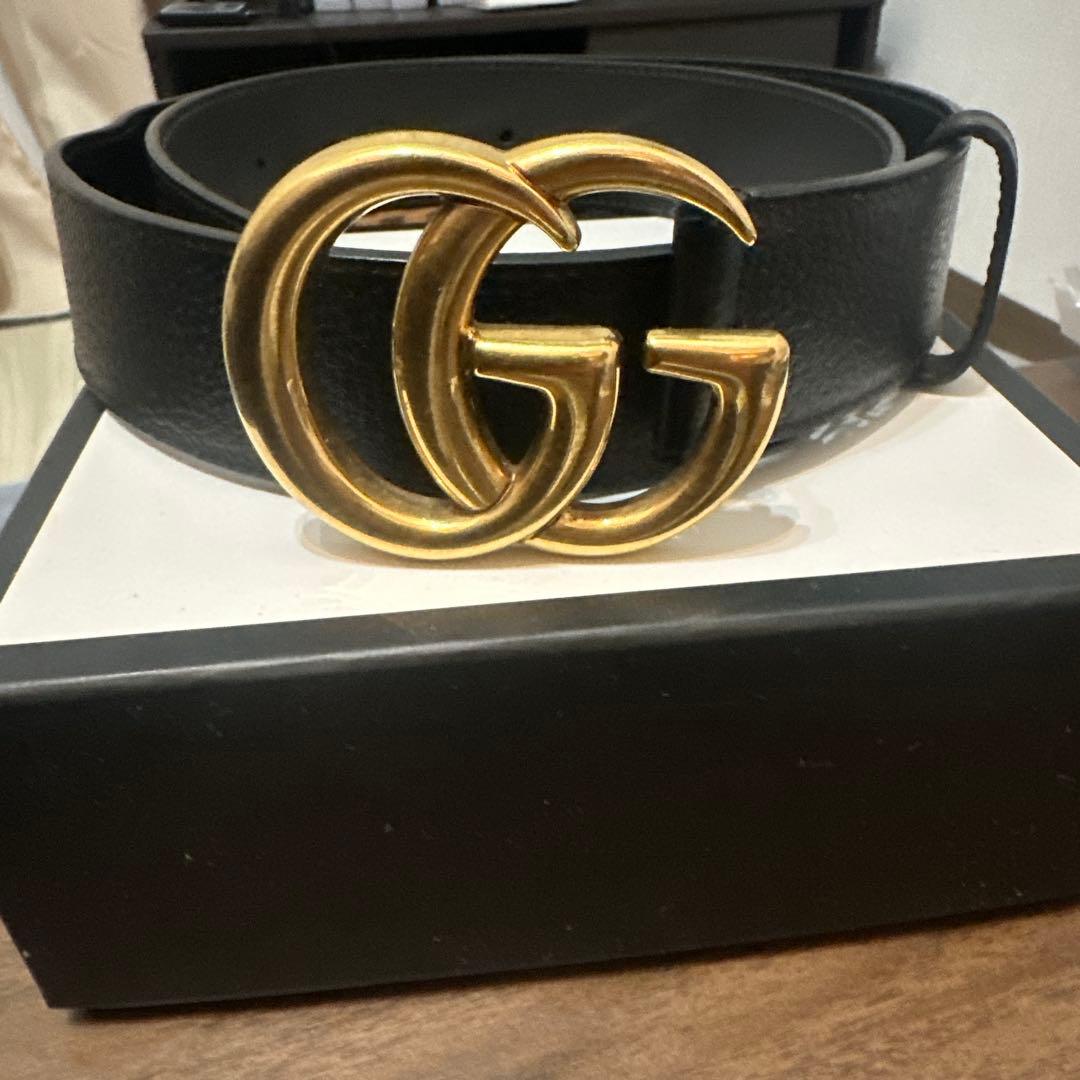 GUCCI ブラックレザーベルト GGロゴ
