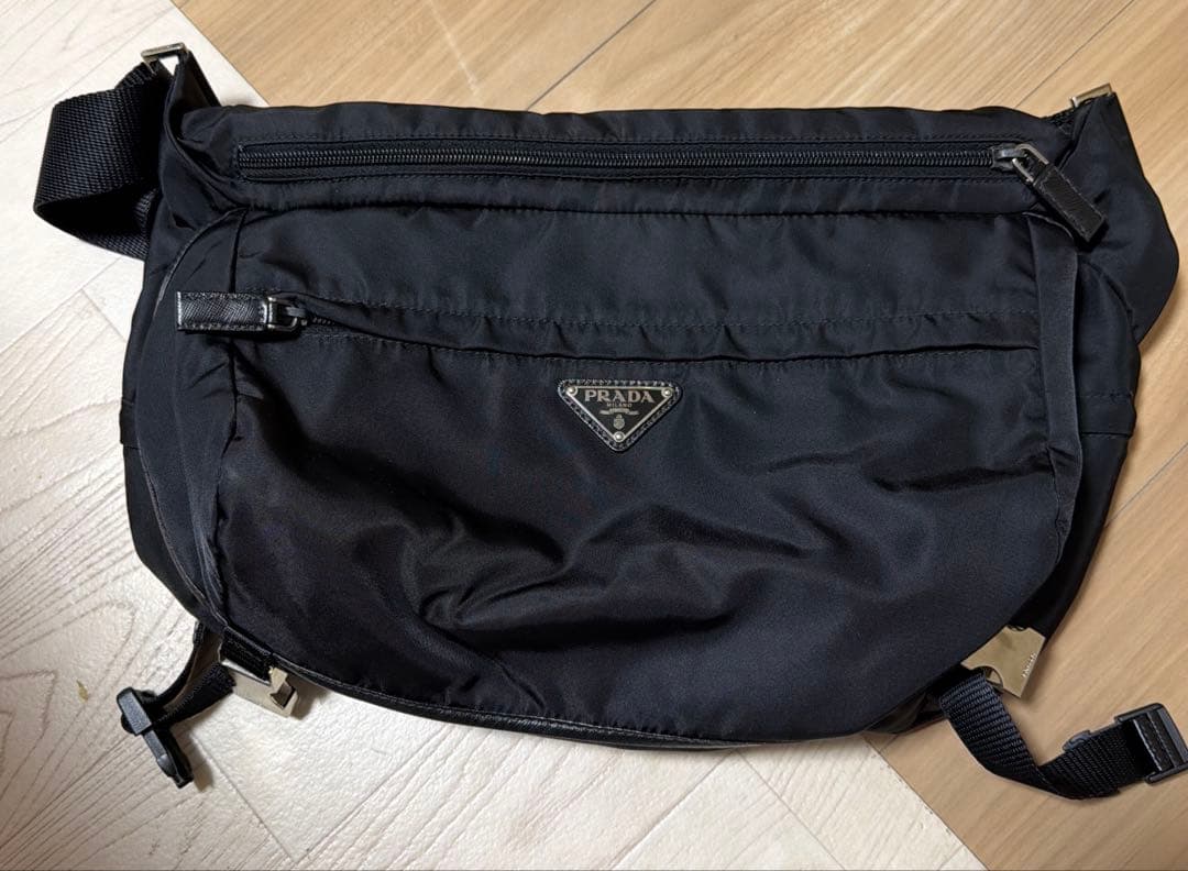 T*可様 PRADA ブラック ボディバッグ