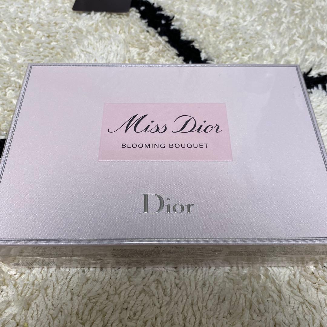 【ナラ】Miss Dior Blooming Bouquet セット