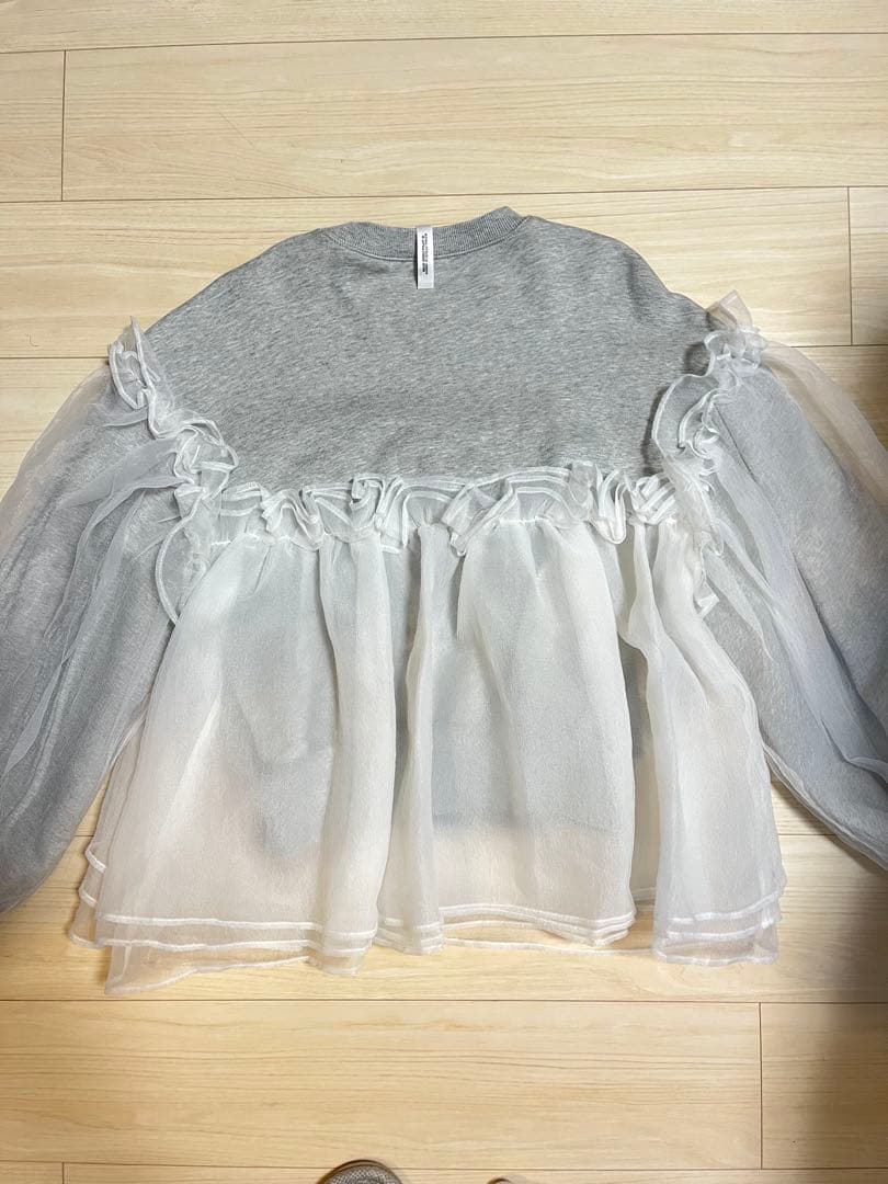 bibiy ANNA PUFF TOP 試着のみ グレー - メルカリ