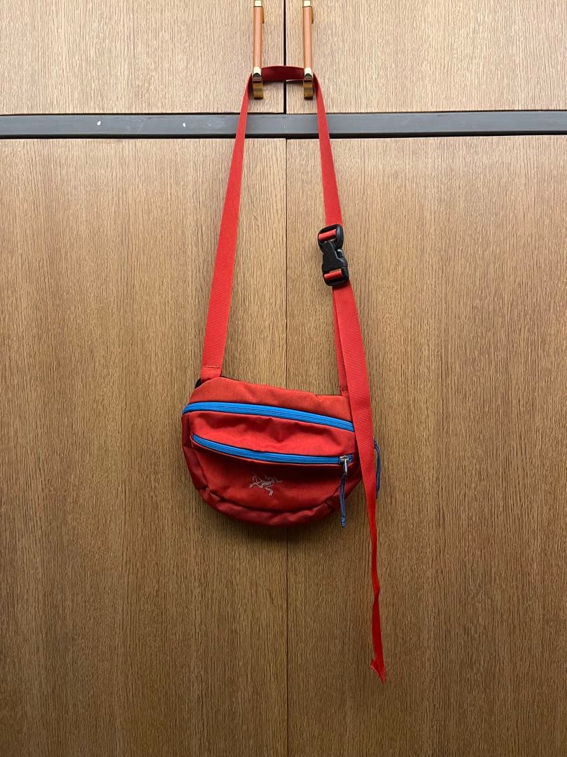 アークテリクス MAKA ショルダーバッグ 赤 マンティス系 ウエストポーチ