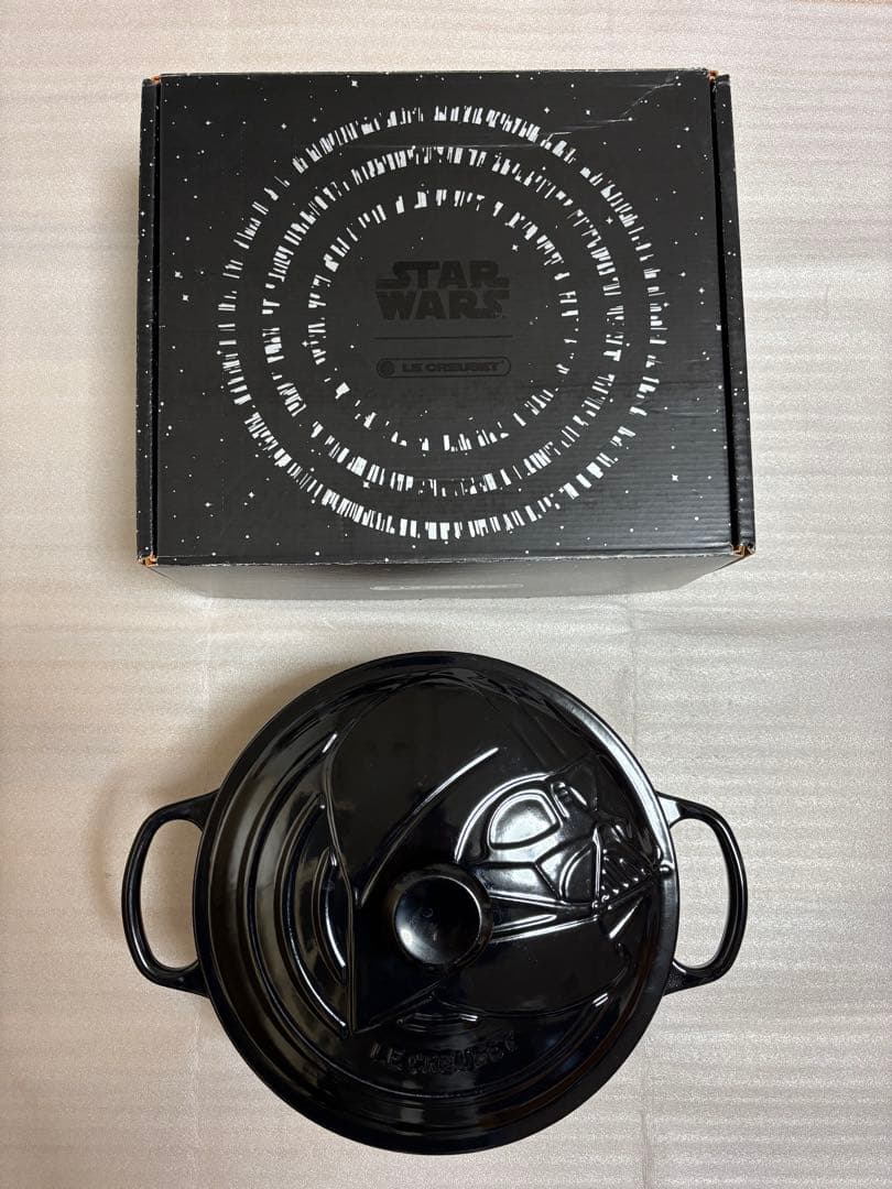 ルクルーゼ　スターウォーズ　ココットロンド26cmシャイニーブラック