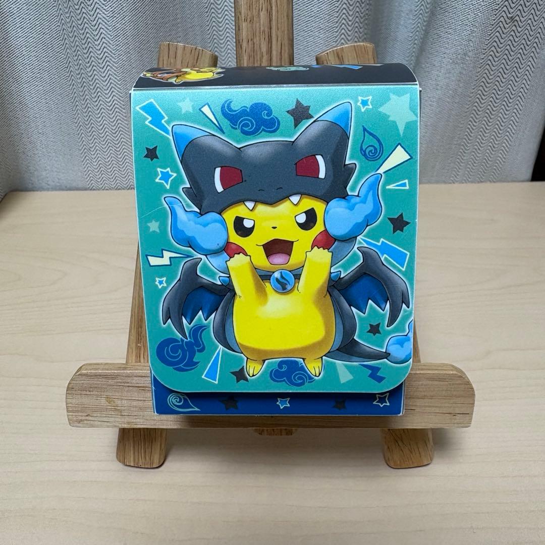 ポケカ　メガリザードンXのポンチョを着たピカチュウ デッキケース