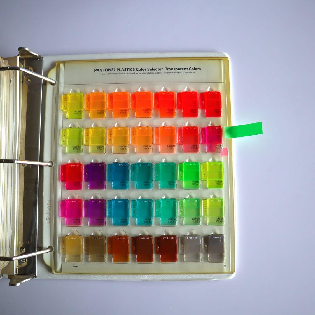 PANTONE PLASTIC パントーン プラスチック 色見本帳 - メルカリ
