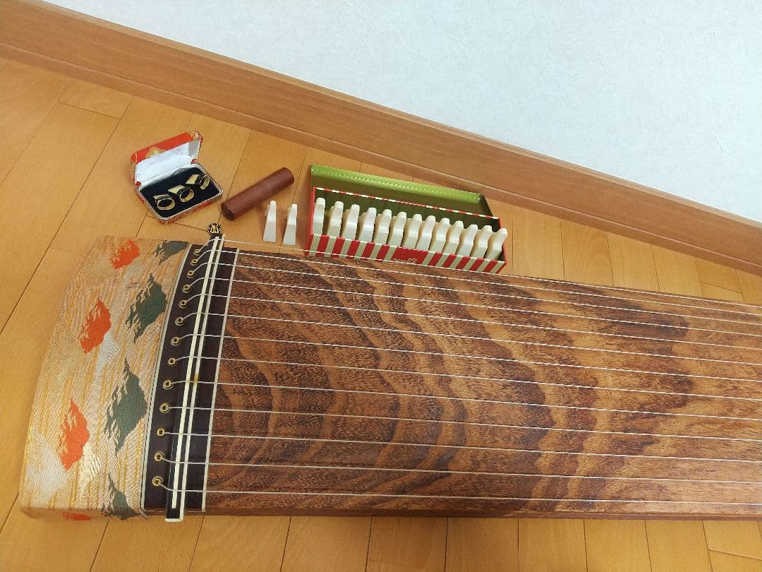 付属品多数】生田流 高級 和琴 お琴 13弦琴 すだれ彫 お筝 弦楽器