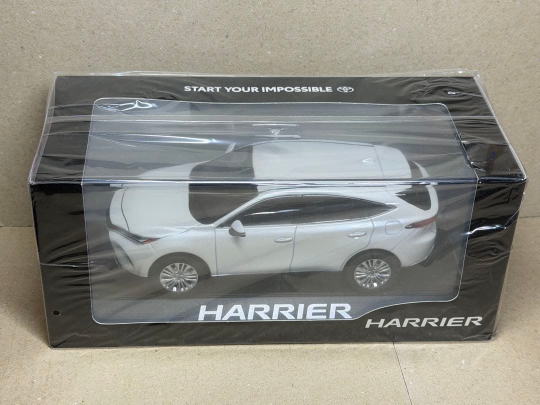 トヨタ ハリアー ホワイトパールクリスタルシャインカラーサンプルミニカー 色見本