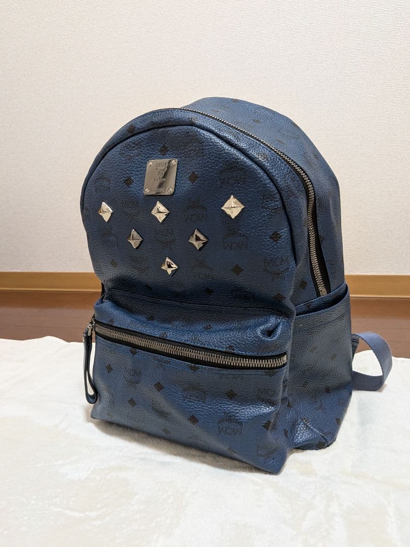 MCM スタッズ付きネイビーリュック　希少色