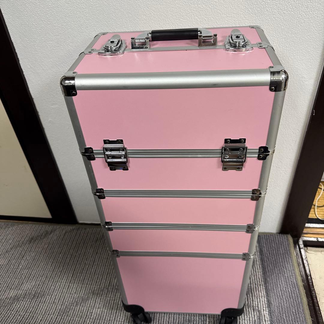 ネイル、メイク、キャスター付きケース