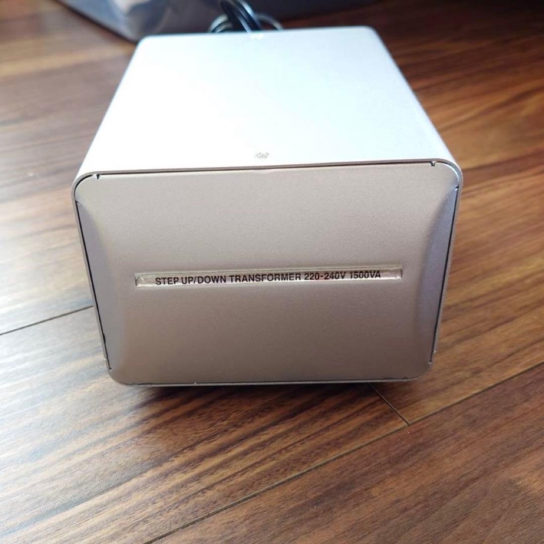 カシムラ　海外国内用　変圧器　　1500VA