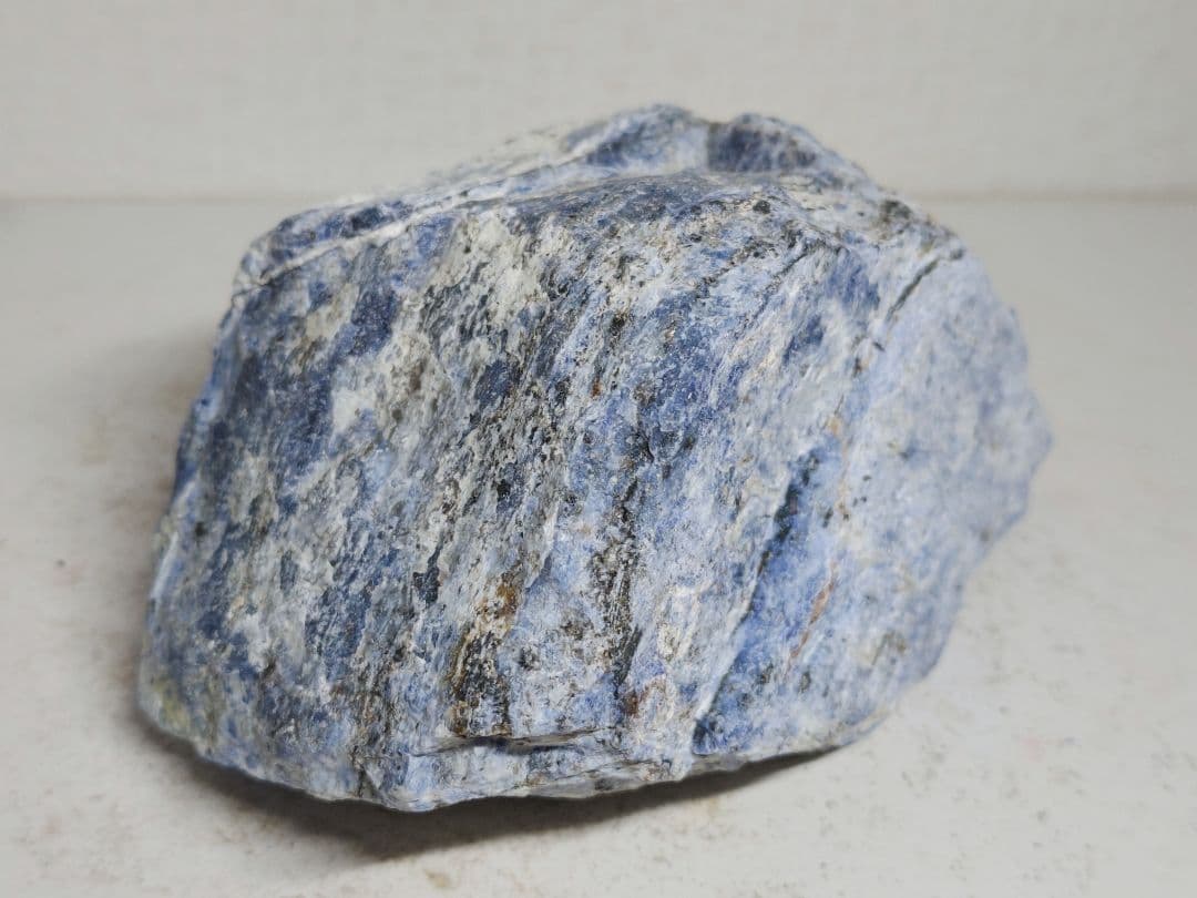 ソーダライト 2.1kg ラピスラズリ 原石 鑑賞石 自然石 鉱物 誕生石 水石