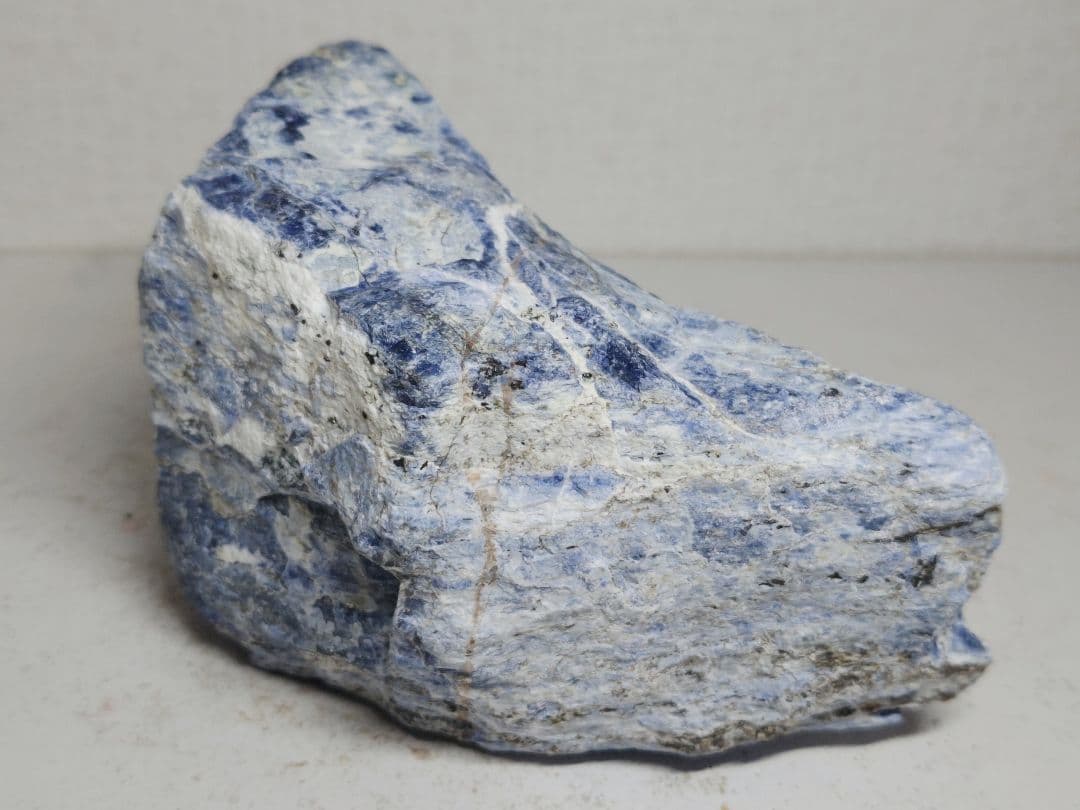 ソーダライト 2.1kg ラピスラズリ 原石 鑑賞石 自然石 鉱物 誕生石 水石