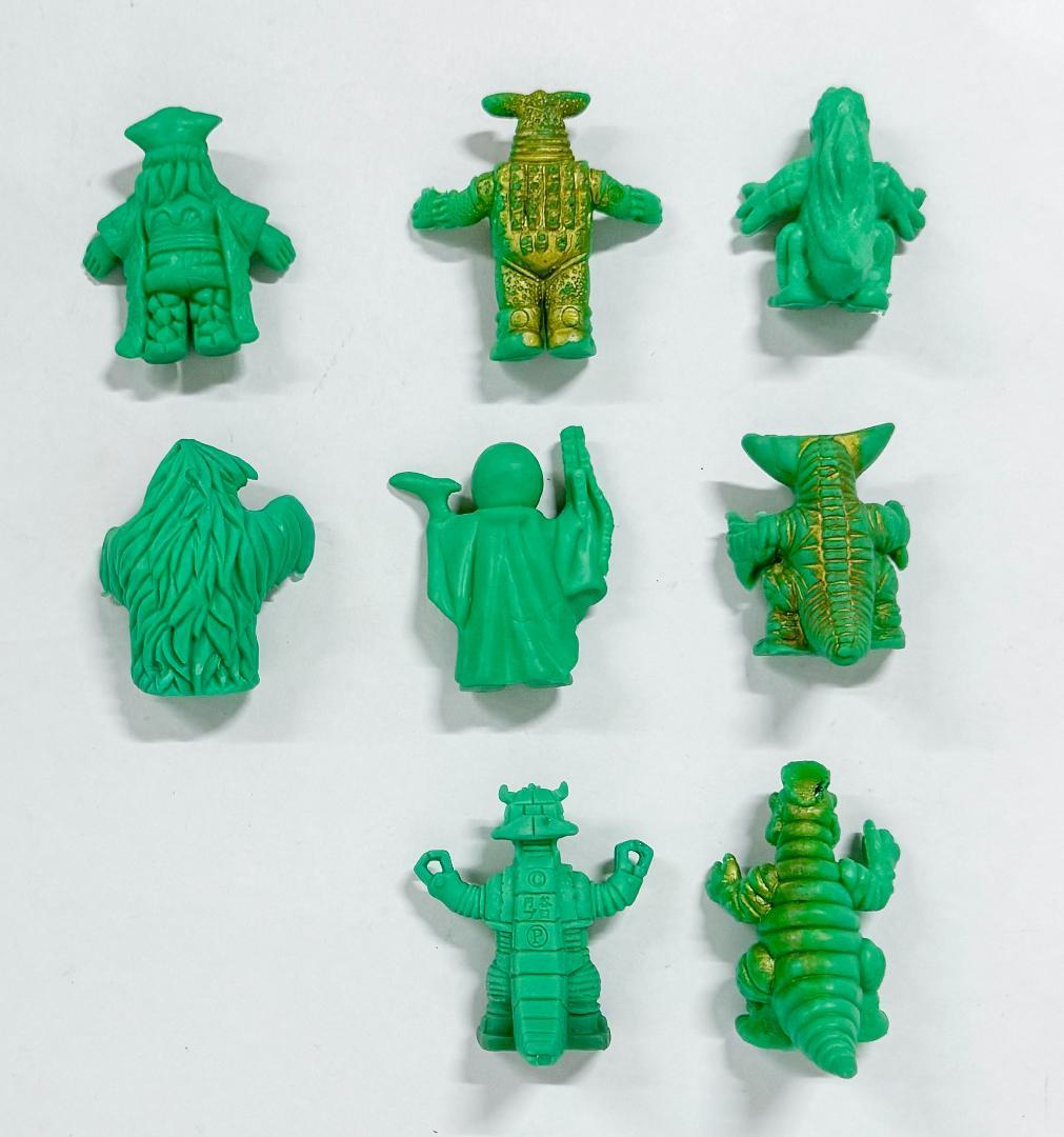 ウルトラマン怪獣消しゴム 緑 スプレー（ゴールド）8体 - メルカリ