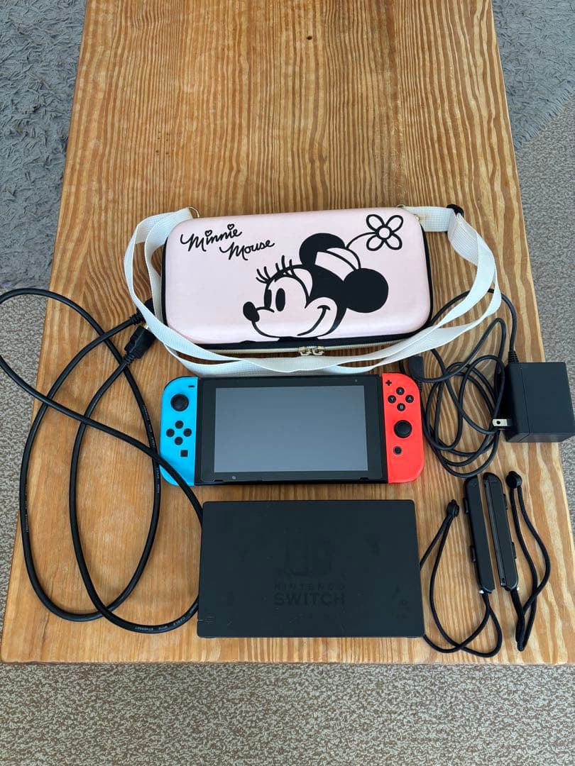 ニンテンドースイッチ　美品　Nintendo Switch ディズニーケース付き