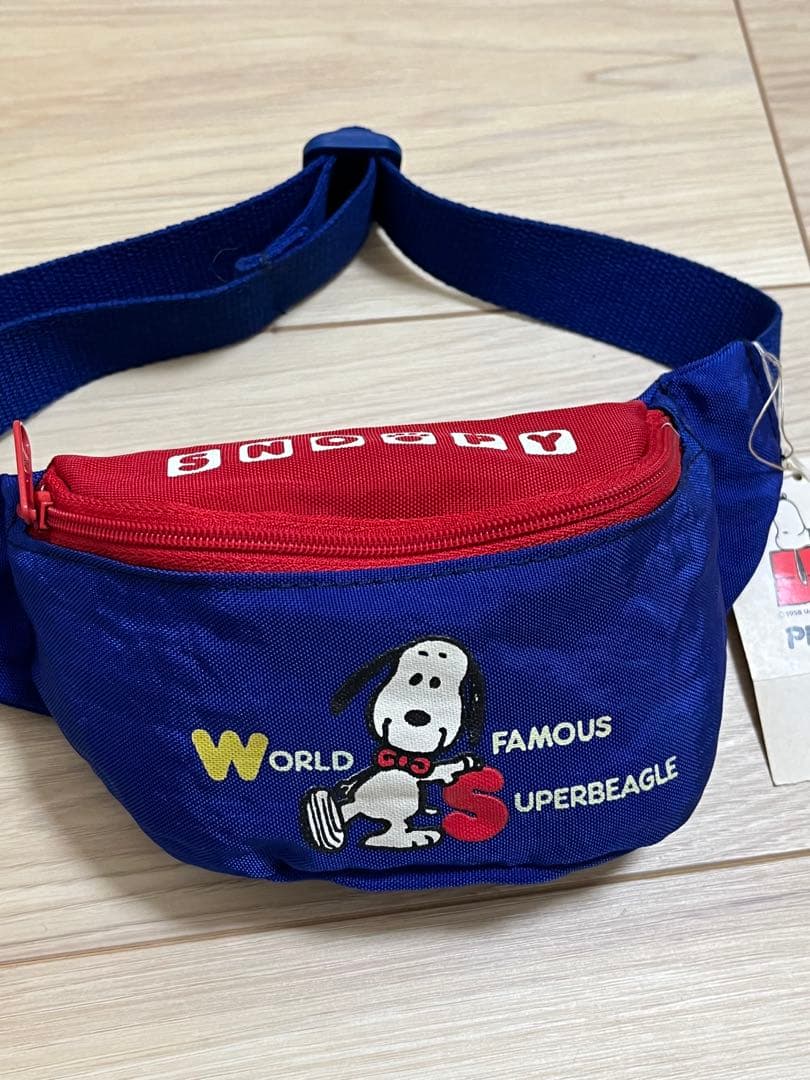 ファミリア　スヌーピー peanuts ミニウエストポーチ昭和レトロ　美品 SNOOPY（スヌーピー） ウエストバッグ 小さめ ショルダーポーチ ミニ