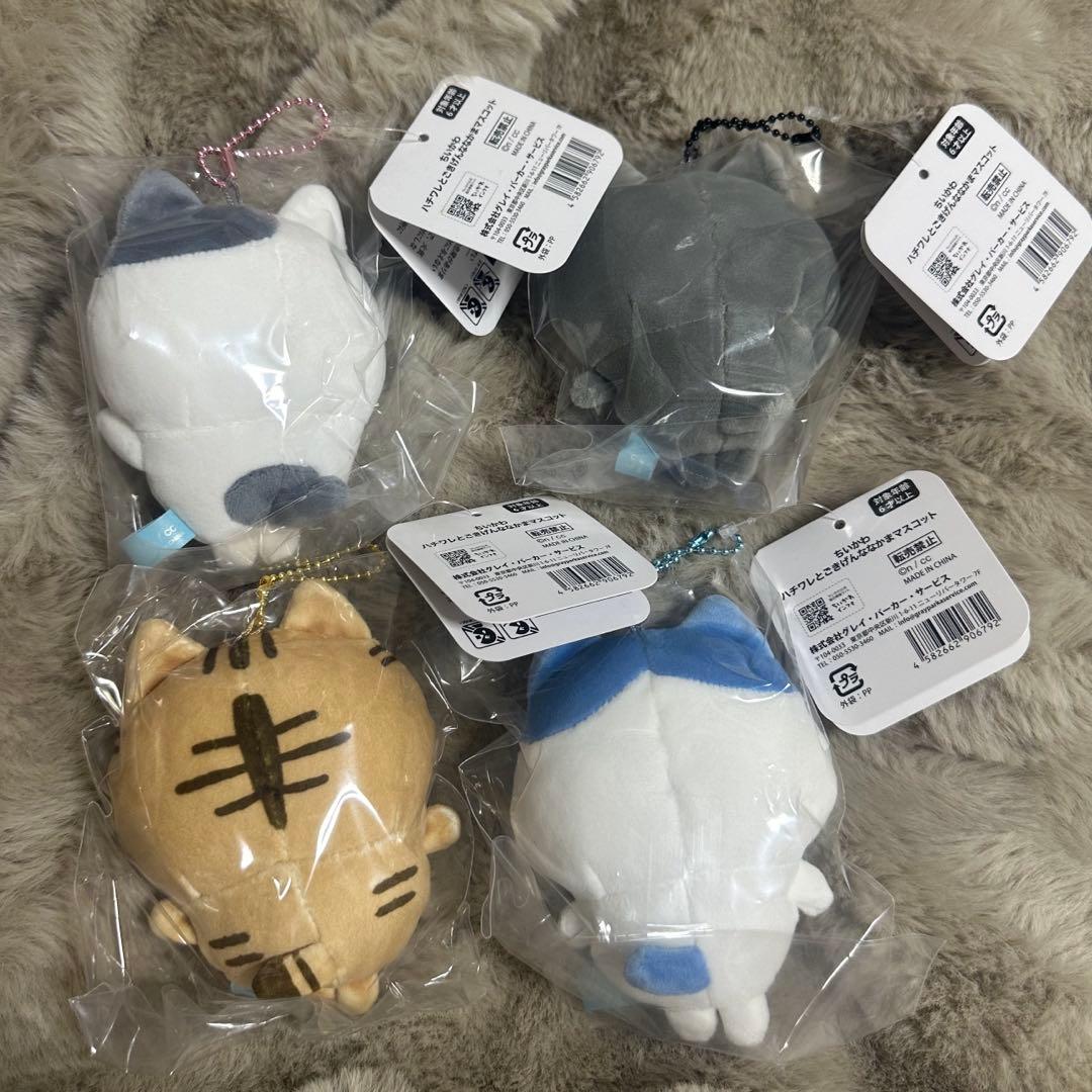 ちいかわ ハチワレとごきげんななかまマスコット - メルカリ