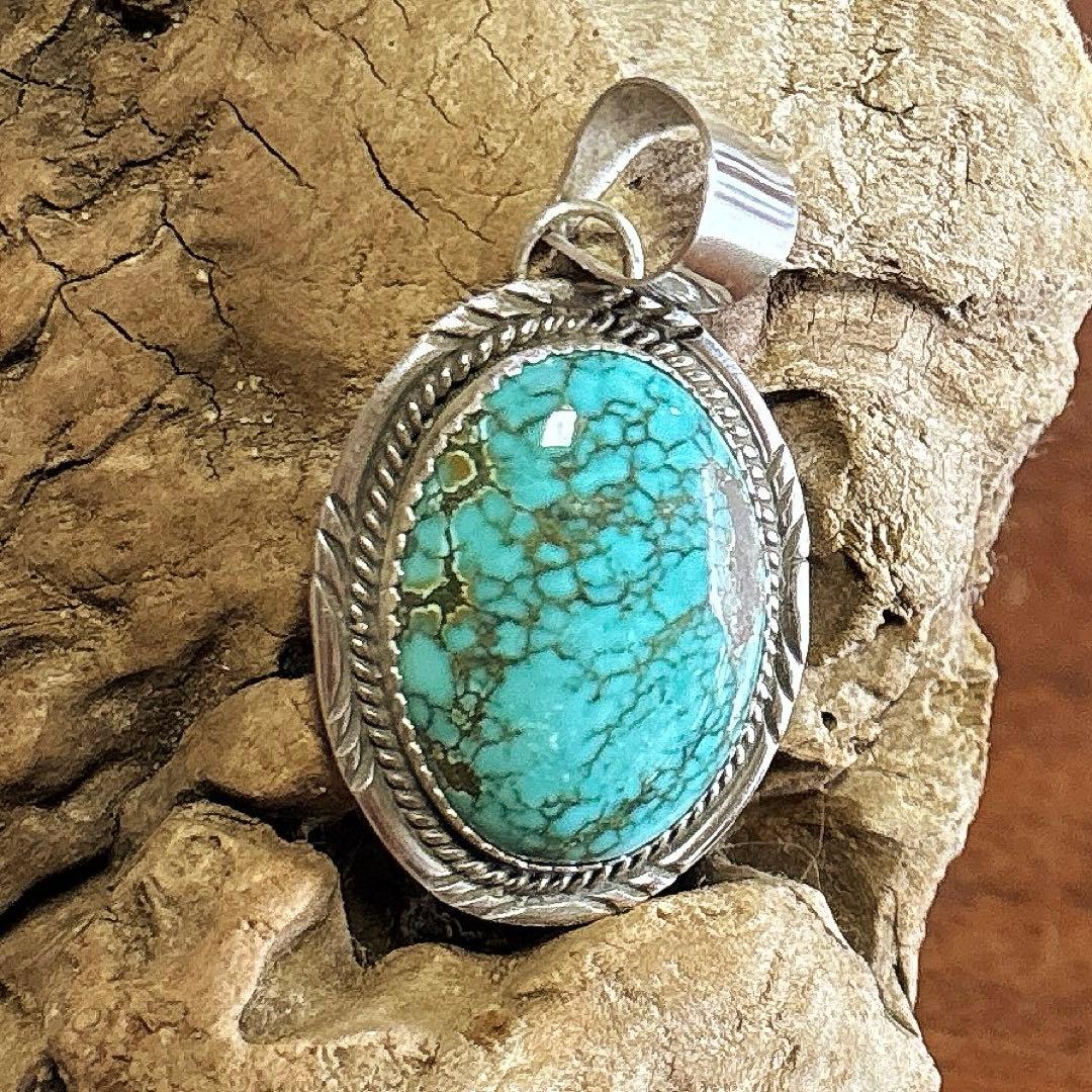 ナバホ インディアンジュエリー ナンバーエイト ターコイズ ペンダント