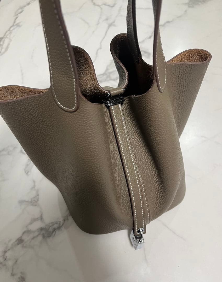 本革　キューブバッグ　MM トゴ　エトープ