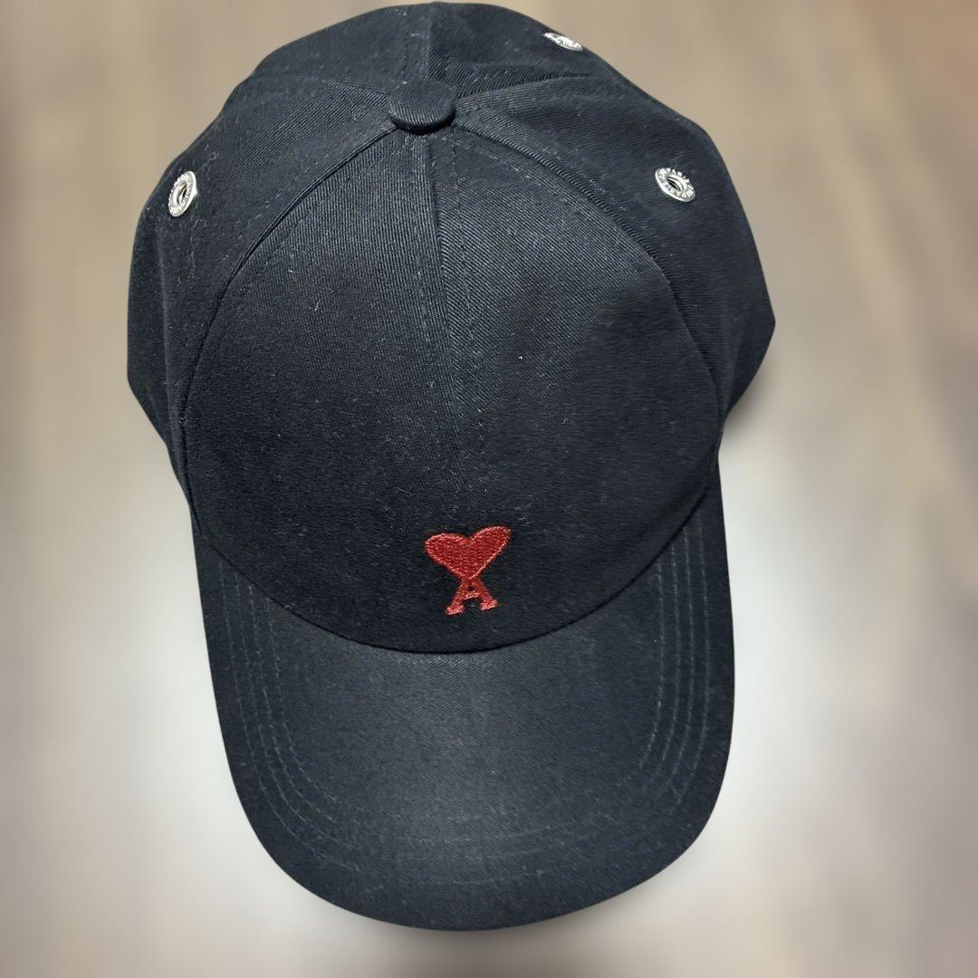 黒いハート刺繍キャップ