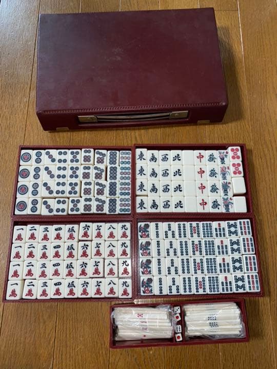 【最終値下げ中】麻雀牌一式　ケース、得点早見表付き　樹脂製