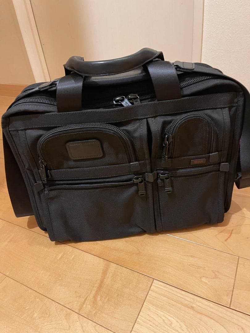 ら*ア様 TUMI ビジネスバッグ ブラック 多ポケット