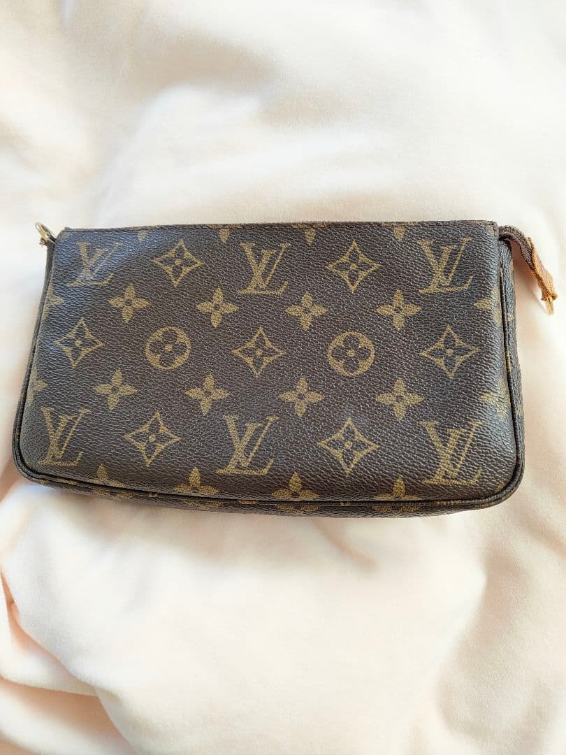 ルイヴィトン アクセサリーポーチ　アクセソワール　モノグラム 何が起きている！？ルイヴィトンのアクセソワール M51980からM40712へ