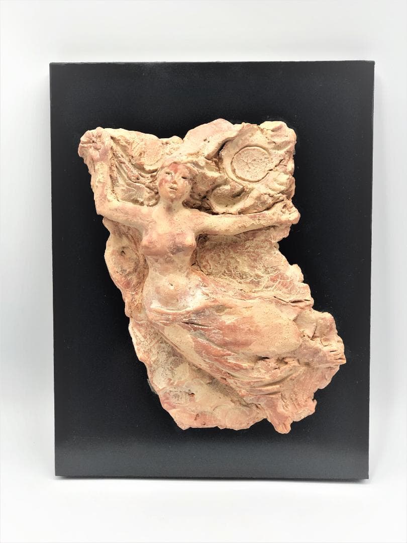 【 川田清 作「雲と遊ぶエリナ」】　昭和47年（1972）　テラコッタ