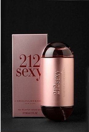 香りあまんまり強くないです。朝に遊ぶ香水がピッタリです！香りわ少しレモンの香り