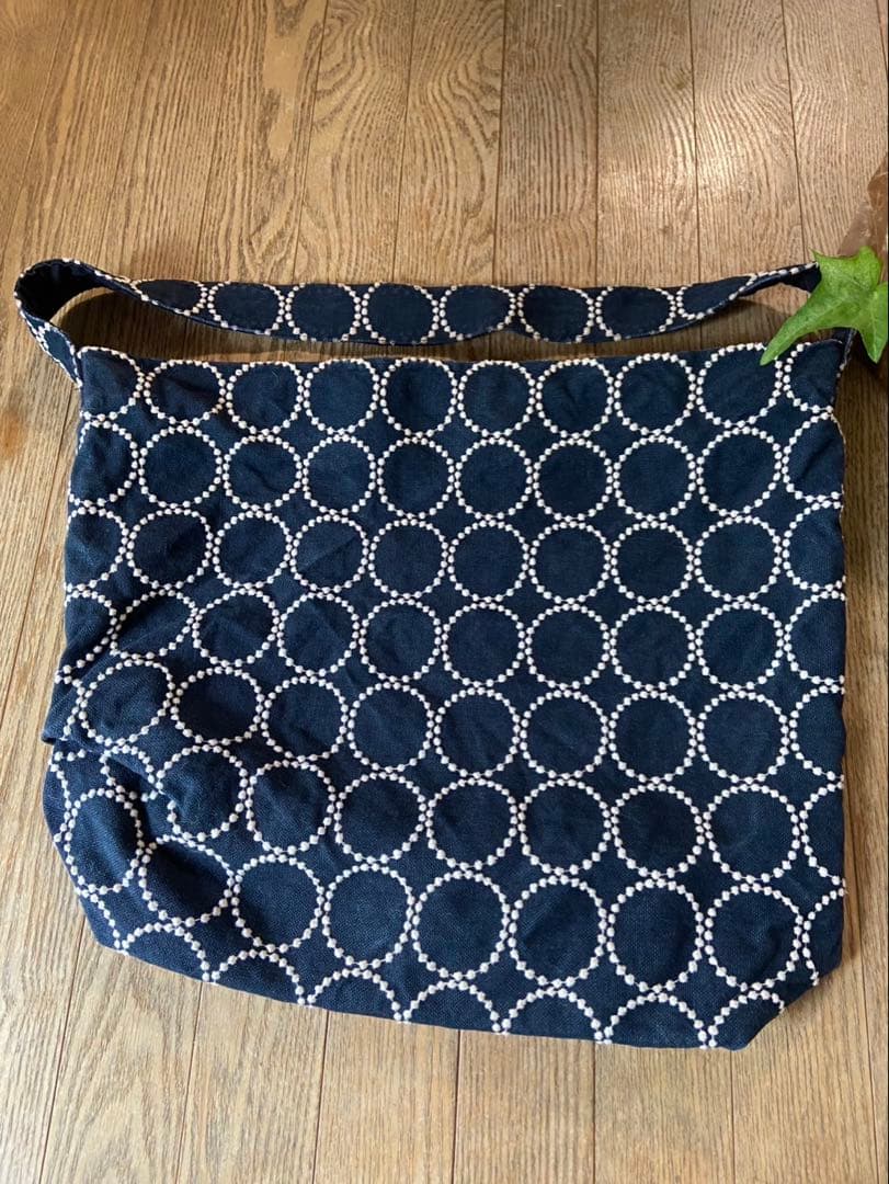 mina perhonen タンバリン　ボディバッグ大　定番　麻ネイビー