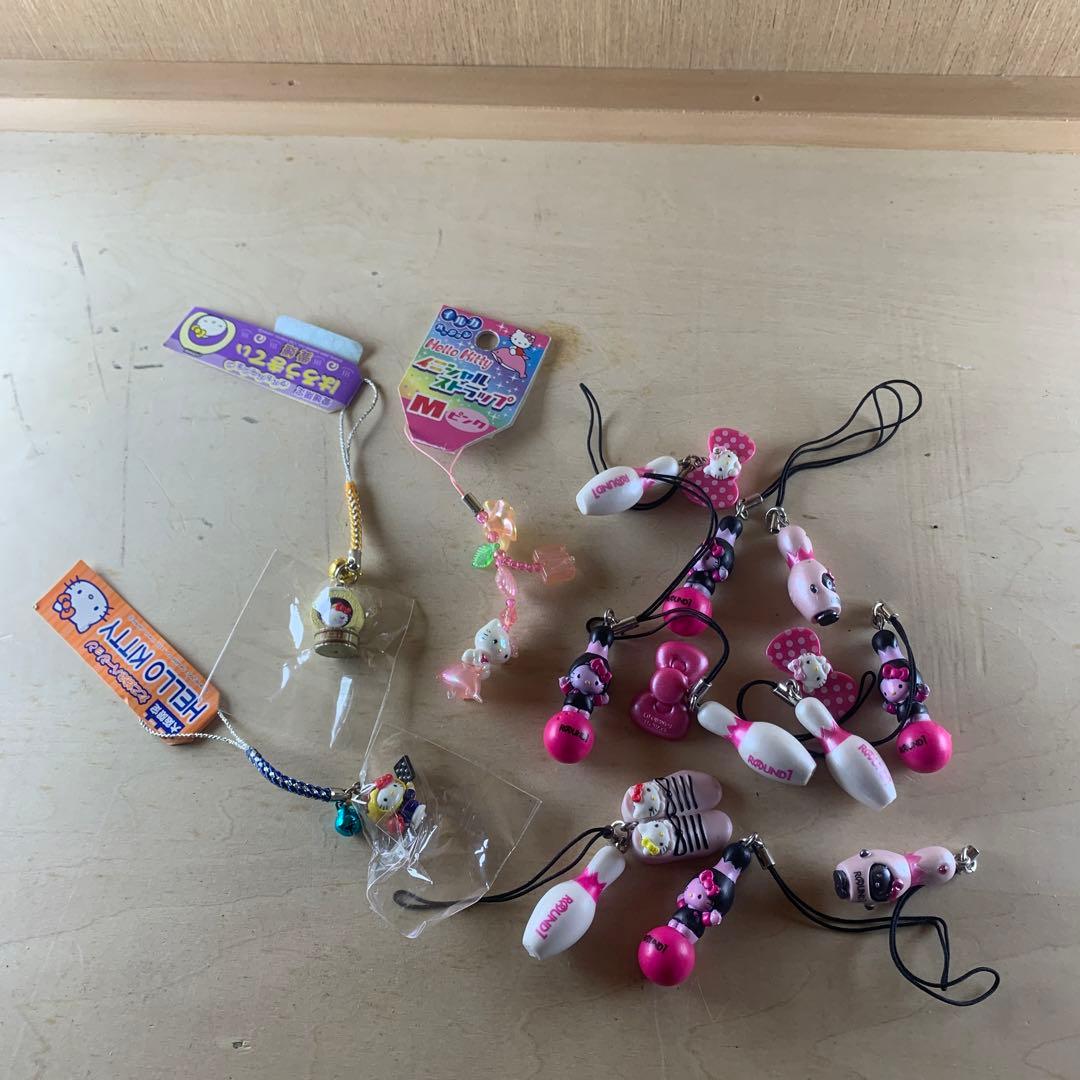 ハローキティ 根付け　ご当地　ラウンドワン　イニシャルストラップ
