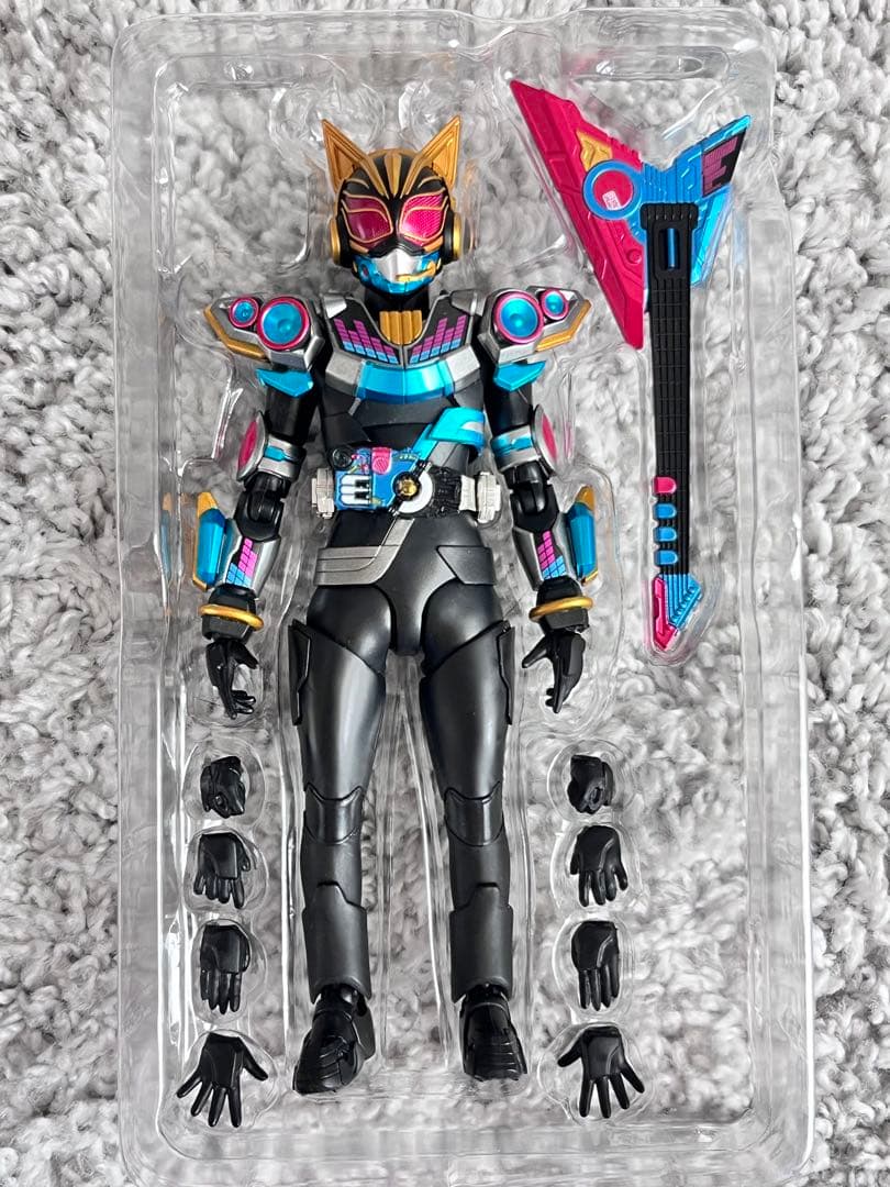 S.H.Figuarts 仮面ライダーナーゴ　ビートフォーム