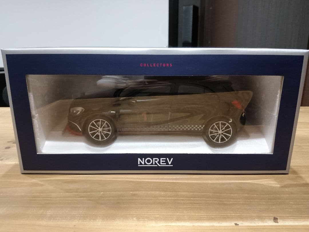 1/18　メルセデスベンツ　Aクラス　W176　スポーツ ミニカー　ブラック