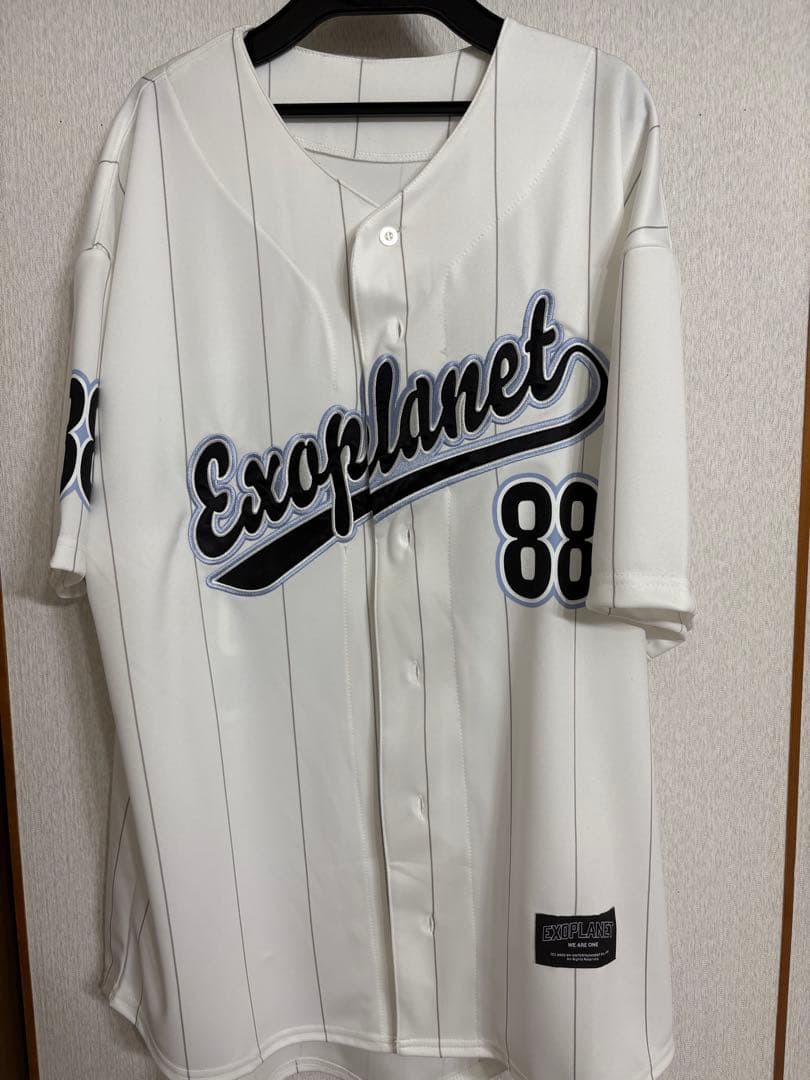 exo ユニフォーム カイ ベースボールシャツ　cream soda